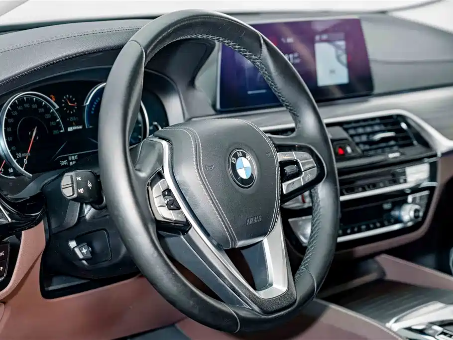 BMW 5 Series New Energy — миниатюра 9