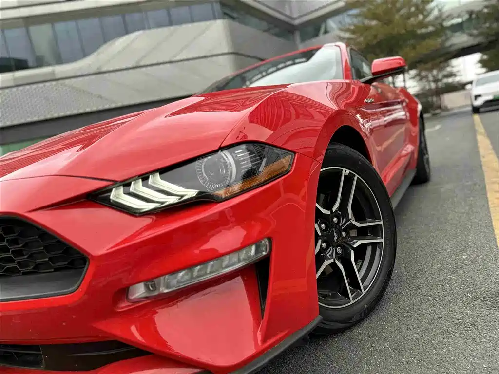 FORD MUSTANG