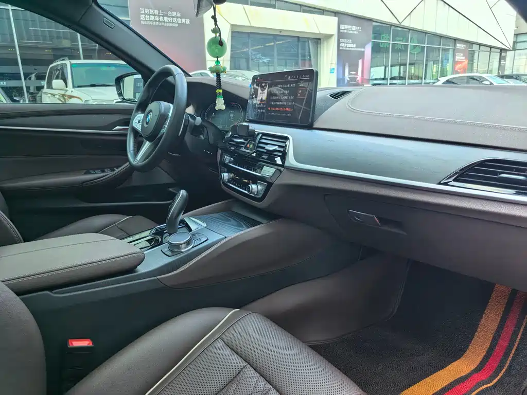 BMW 5 Series — миниатюра 5