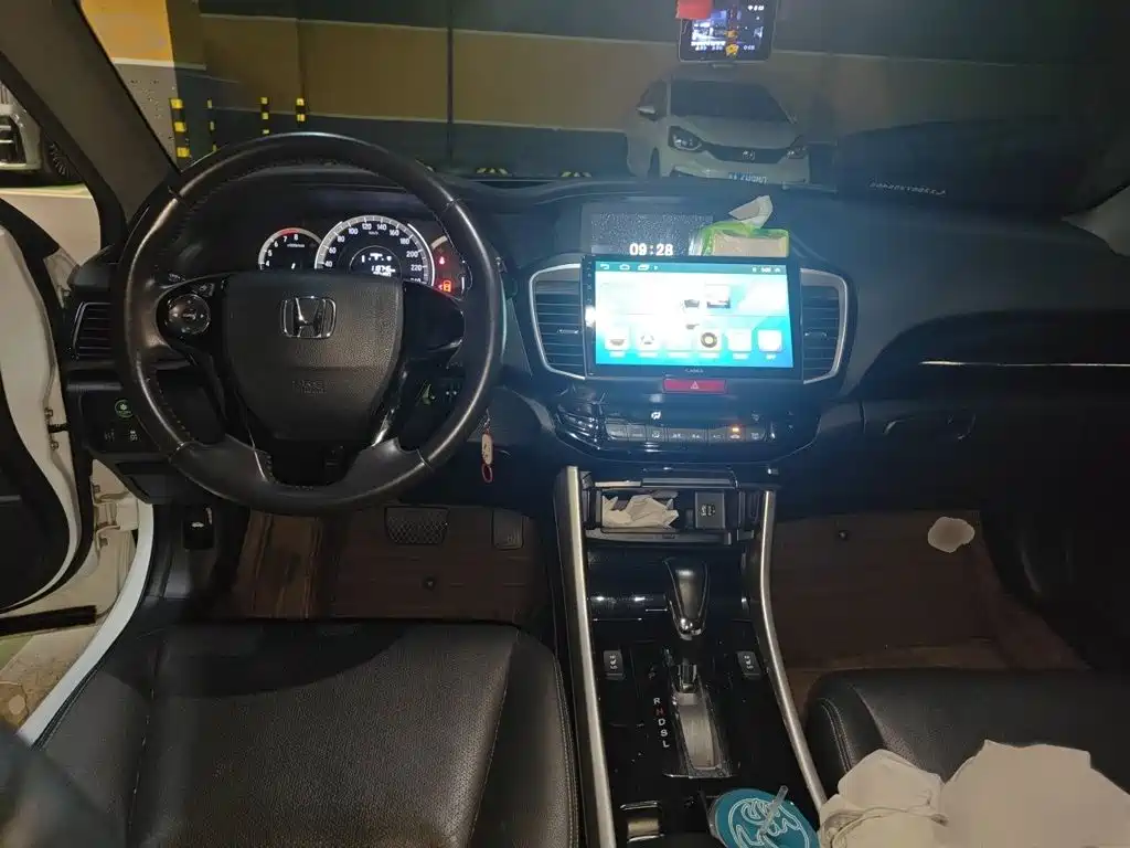Honda Accord — миниатюра 13