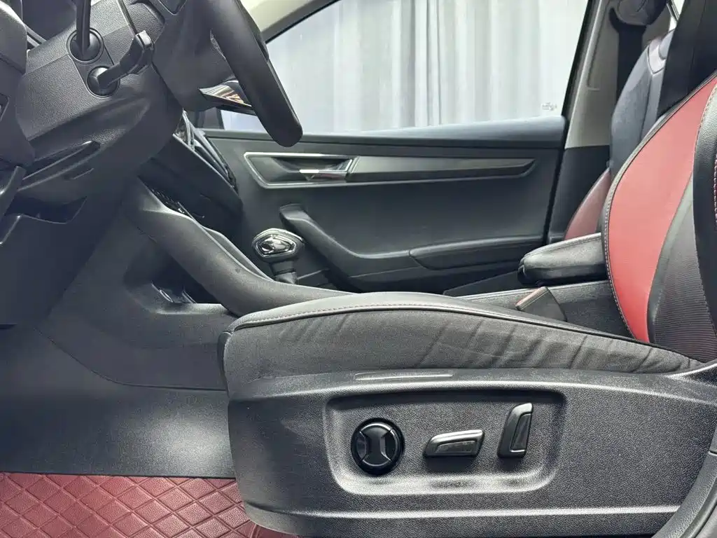 Skoda Karoq — миниатюра 4