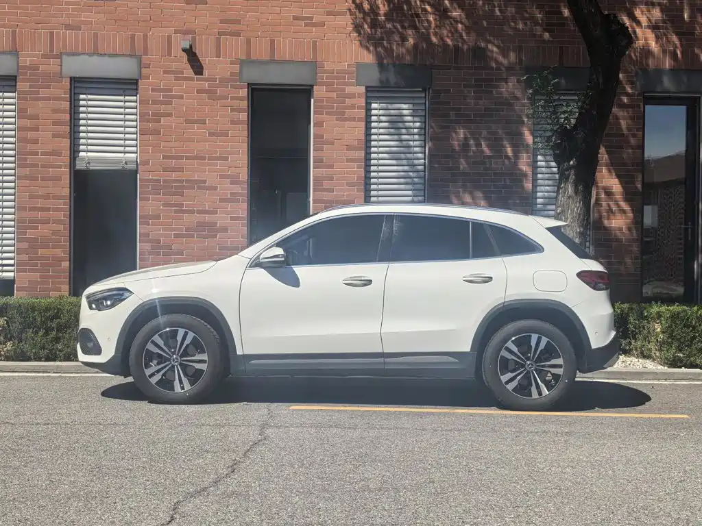 Mercedes-Benz GLA — миниатюра 11
