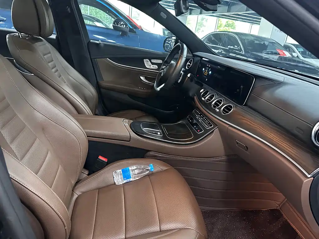 Mercedes-Benz E-Class — миниатюра 8