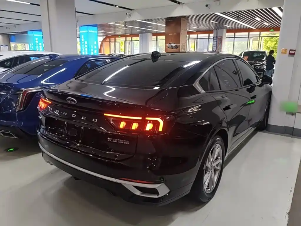 Ford Mondeo — миниатюра 7