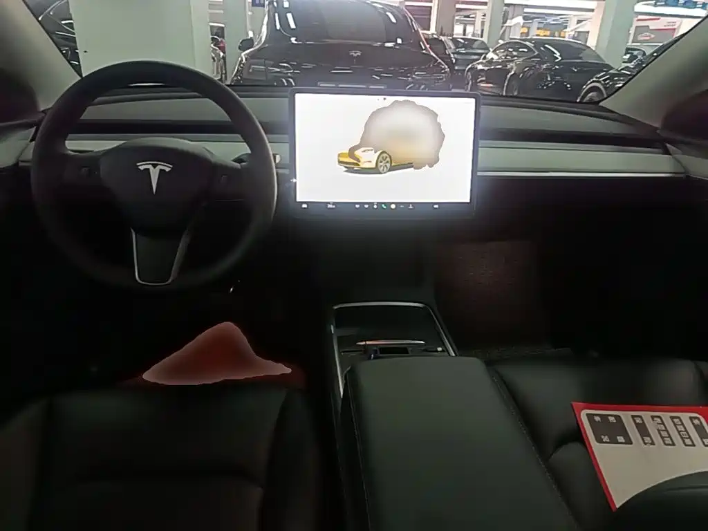 Tesla Model Y — миниатюра 10