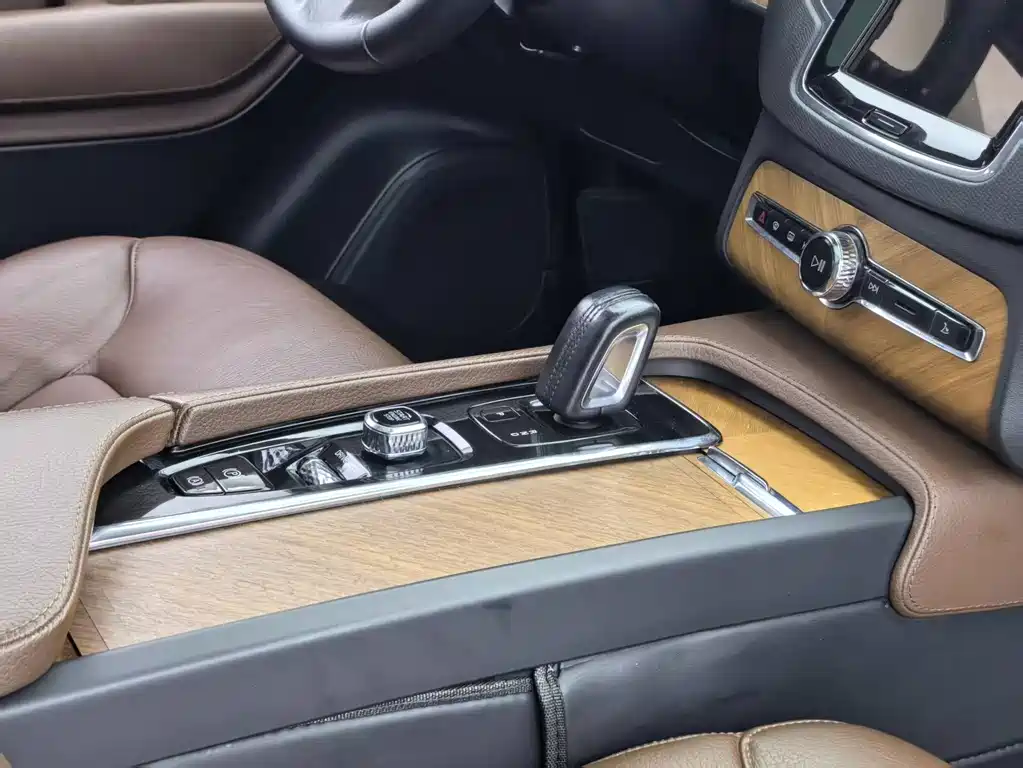 Volvo XC90 — миниатюра 5