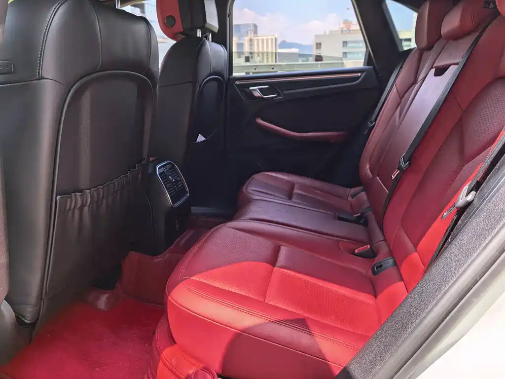 Porsche Macan — миниатюра 7