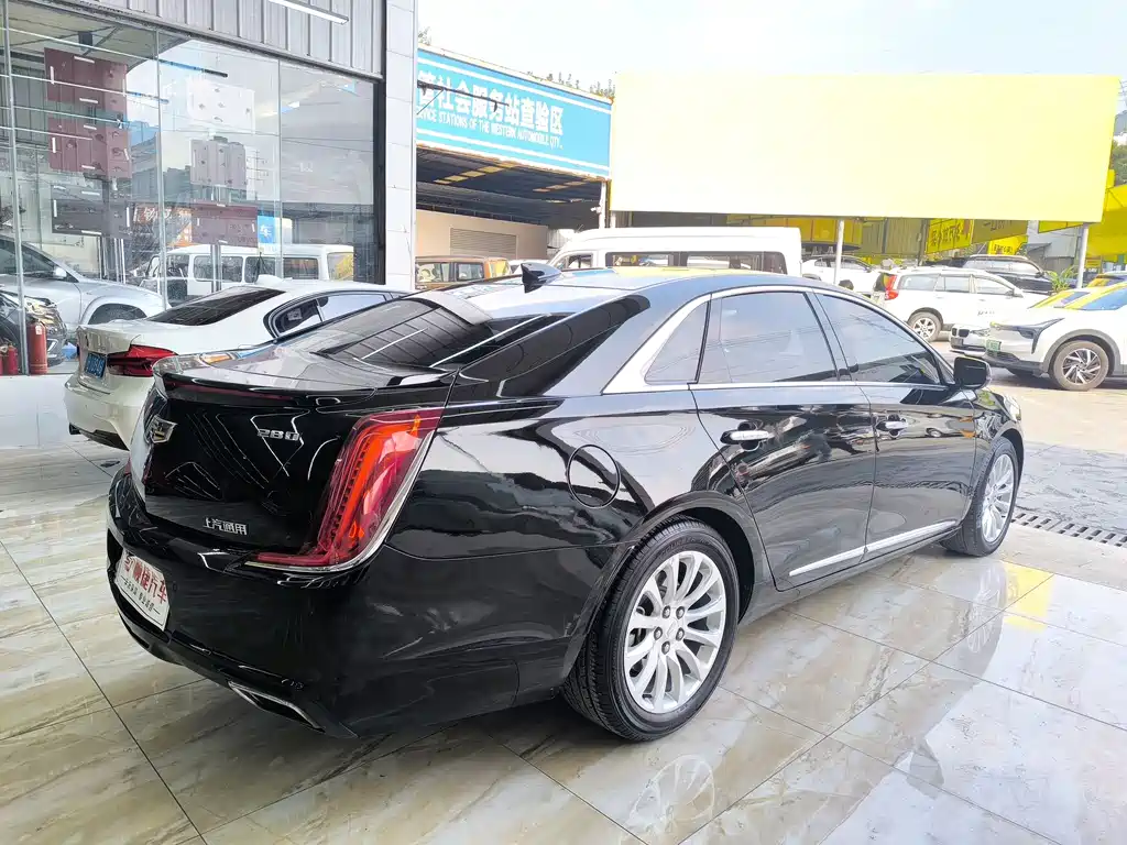 CADILLAC XTS