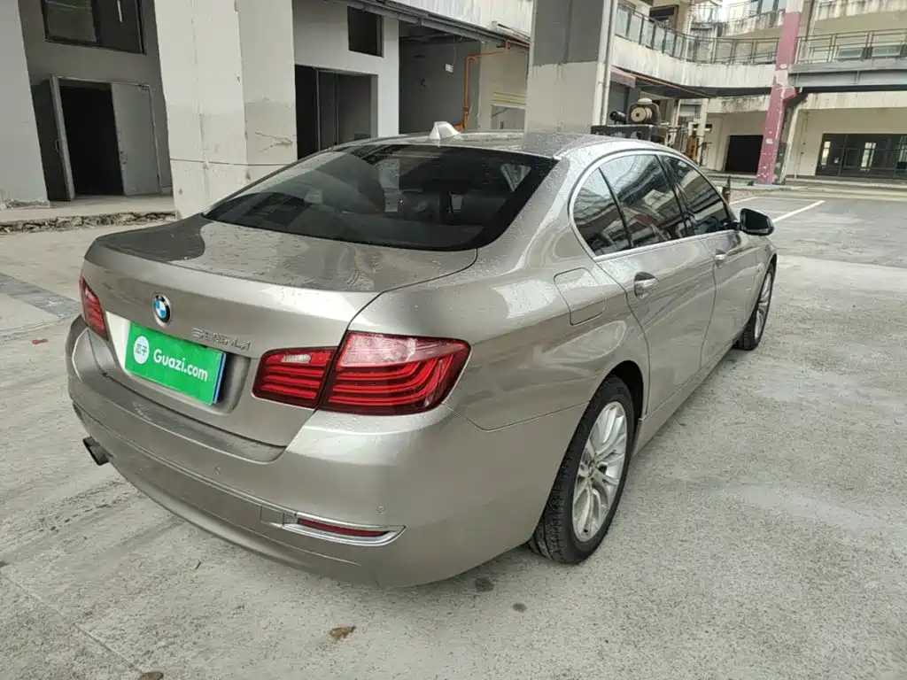 BMW 5 Series — миниатюра 7