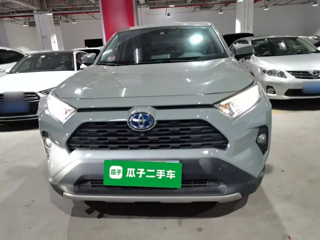 Toyota RAV4 — миниатюра 3