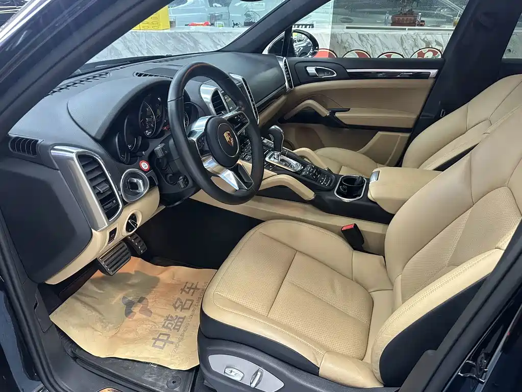 Porsche Cayenne — миниатюра 7