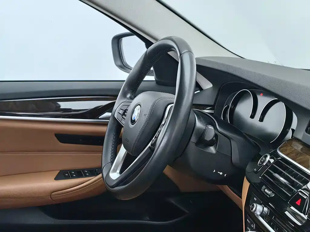 BMW 5 Series — миниатюра 22