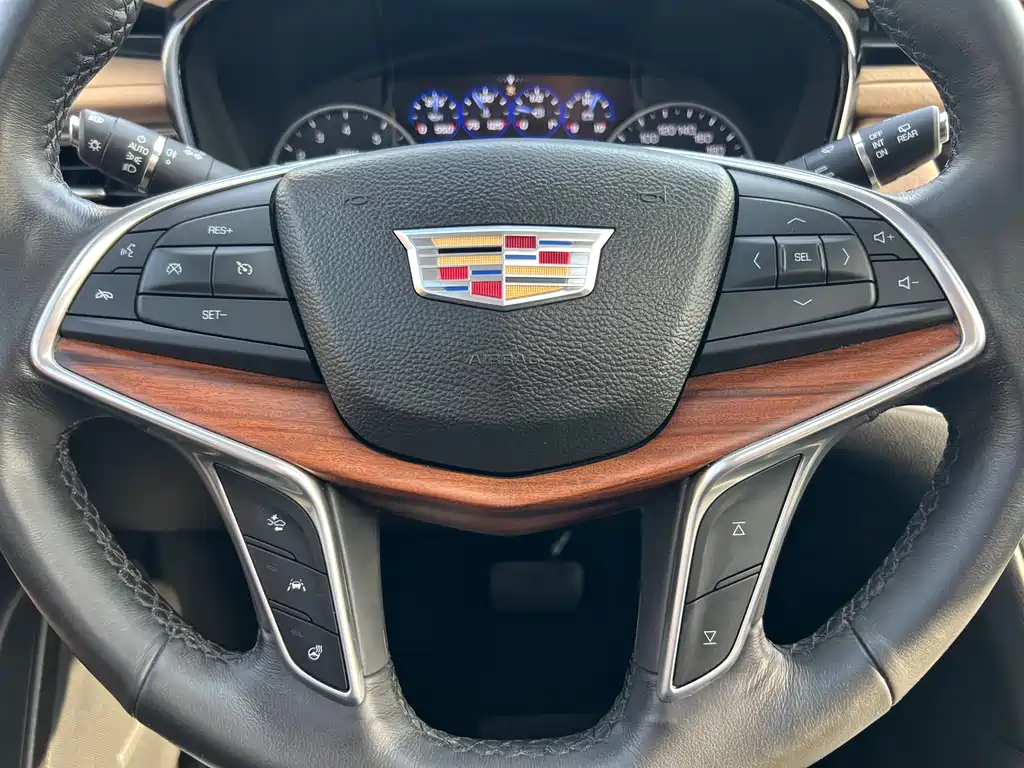 CADILLAC XT5