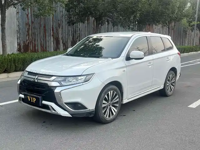 MITSUBISHI OUTLANDER 2023