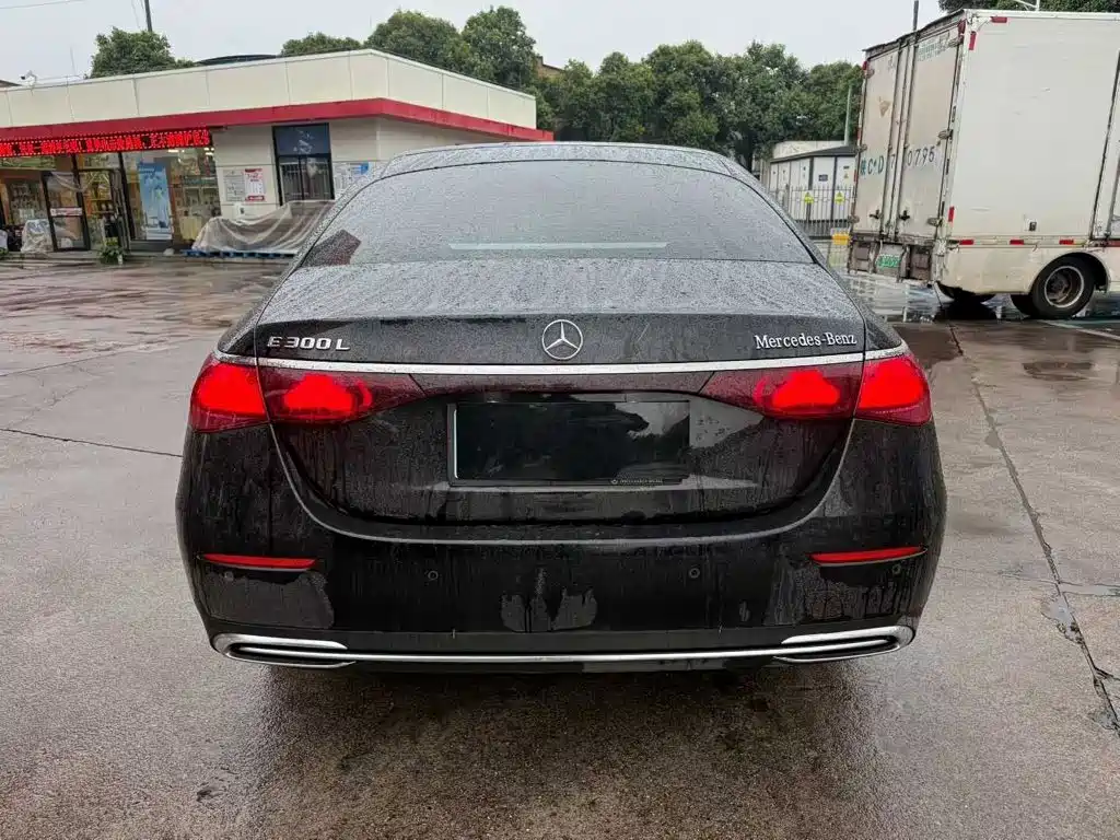 Mercedes-Benz E-Class — миниатюра 10