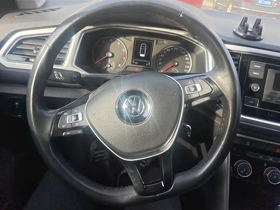 VOLKSWAGEN T ROC EXPLORING SONGS