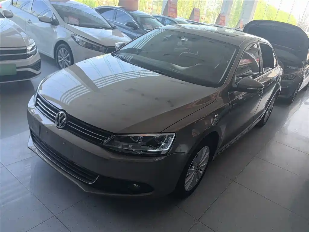 Volkswagen Sagitar 2015