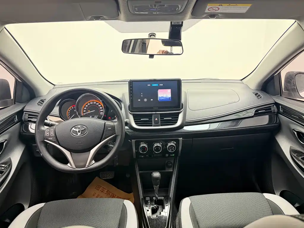 Toyota Yaris L — миниатюра 8