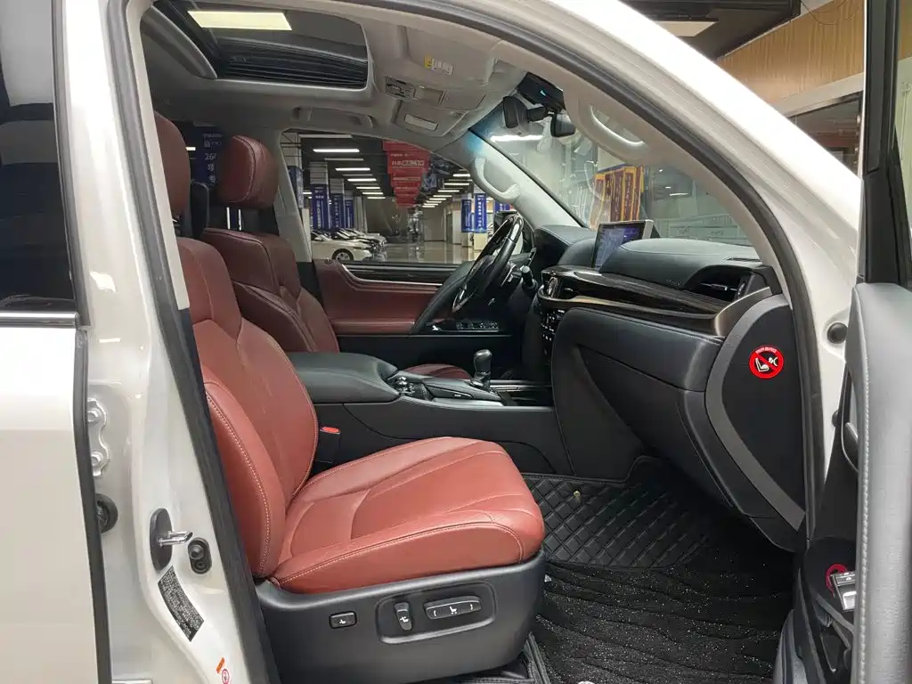 Lexus LX — миниатюра 21