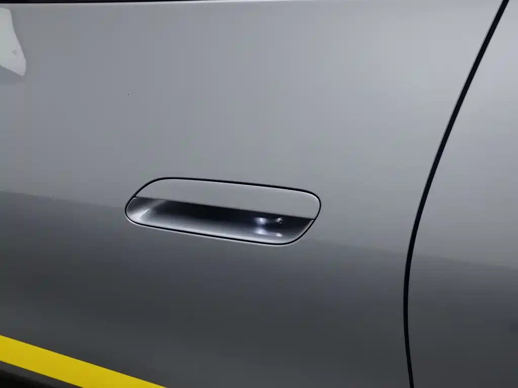 Xiaomi SU7 Ultra — миниатюра 18