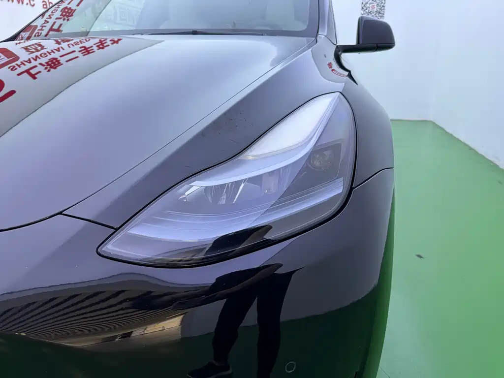 Tesla Model Y — миниатюра 25