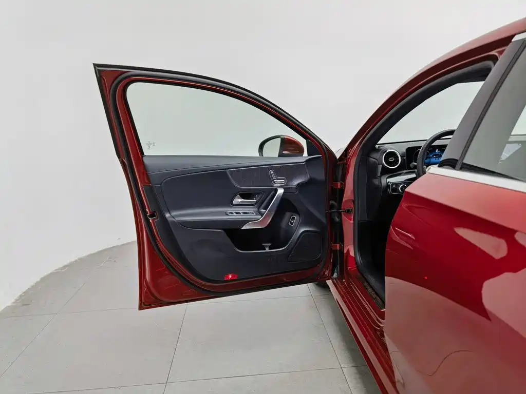 Mercedes-Benz A-Class — миниатюра 8
