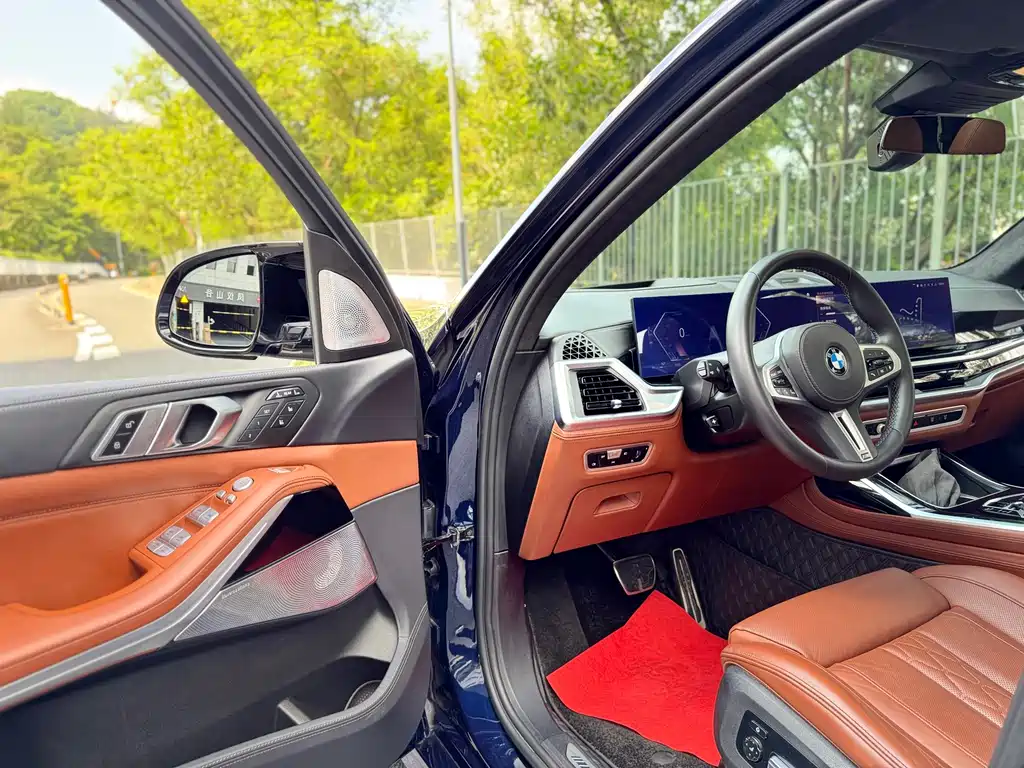 BMW X7 M60i — миниатюра 10