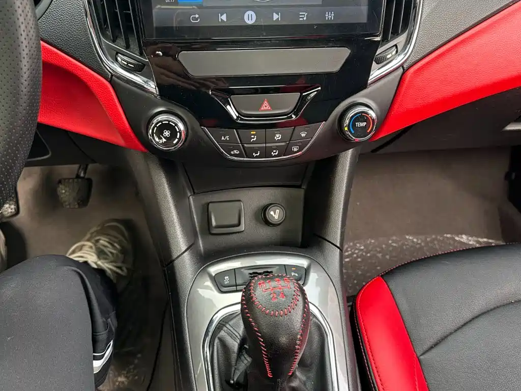Chevrolet Cruze — миниатюра 14