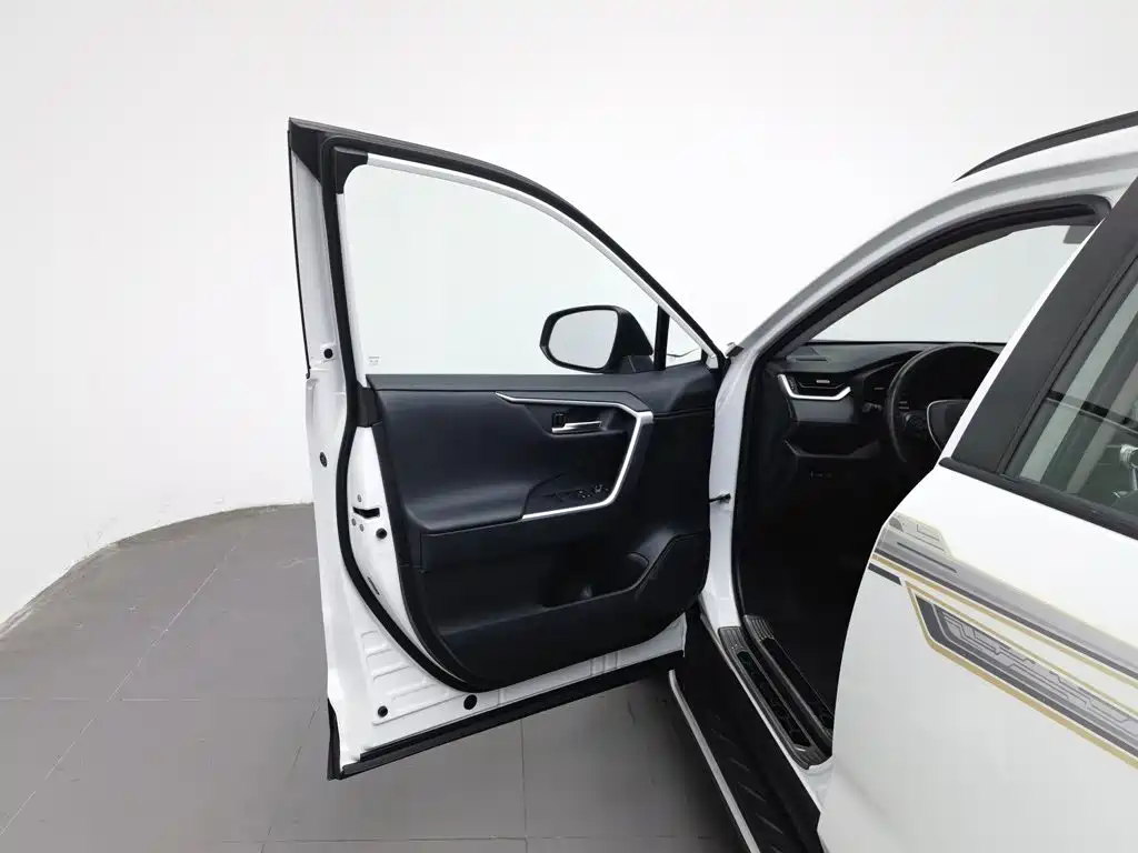 Toyota RAV4 — миниатюра 8