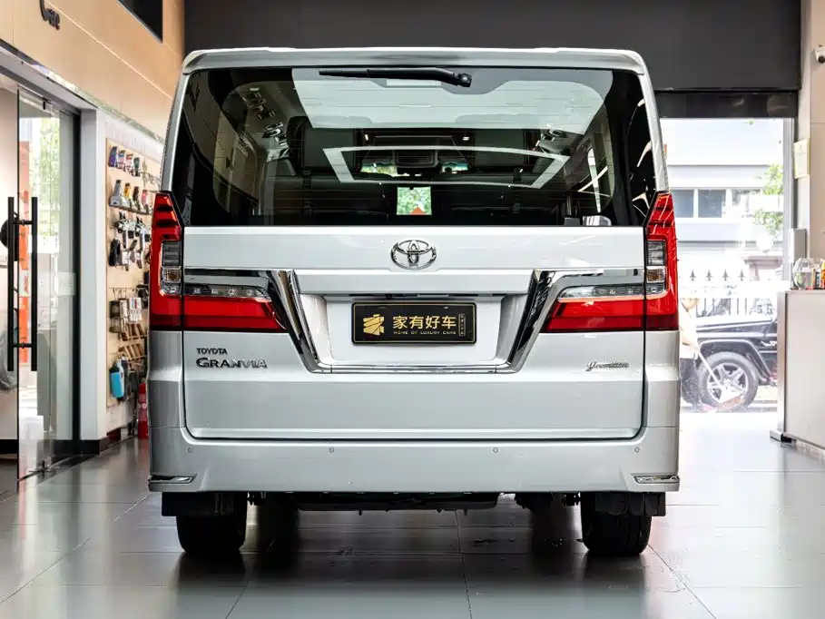 Toyota Granvia(海外) — миниатюра 5