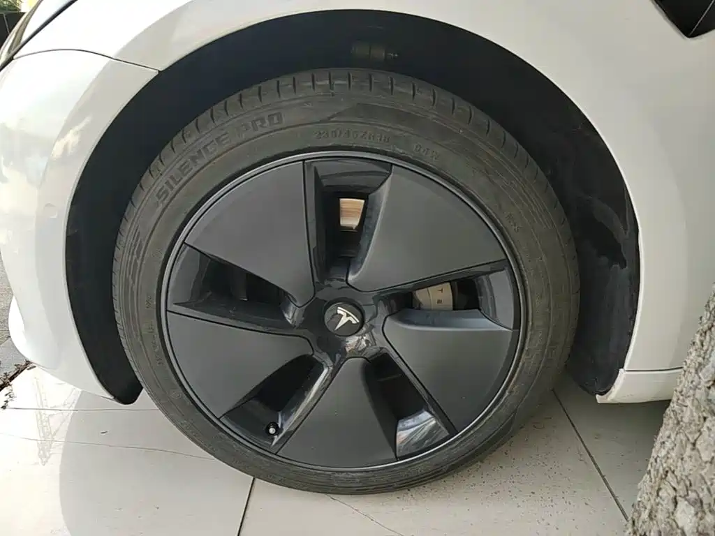Tesla Model 3 — миниатюра 23