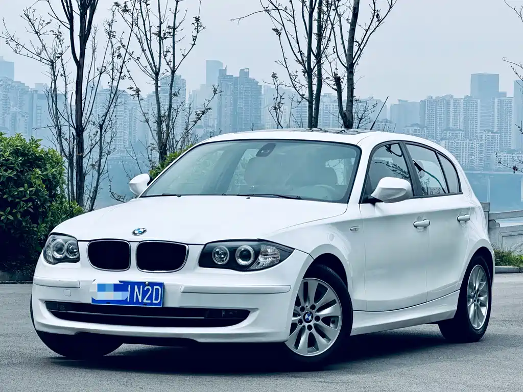 BMW 1 Series (Import) 2011