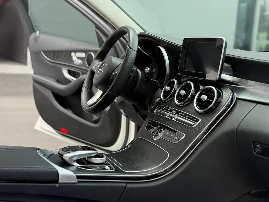 Mercedes-Benz C-Class — миниатюра 7