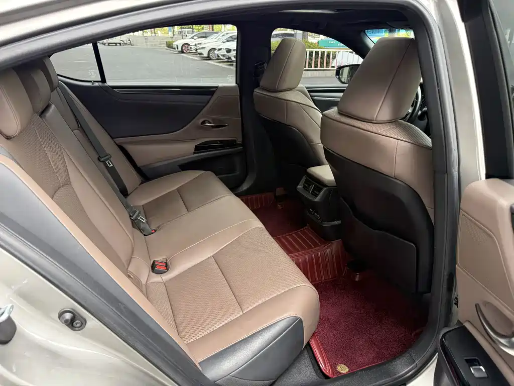 Lexus ES — миниатюра 13