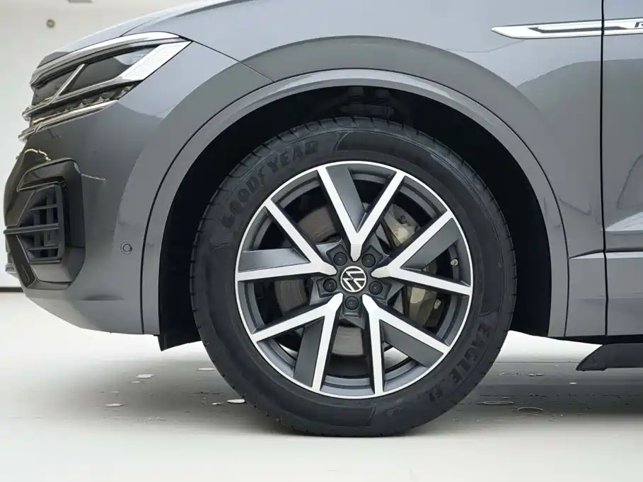 Volkswagen Touareg — миниатюра 14