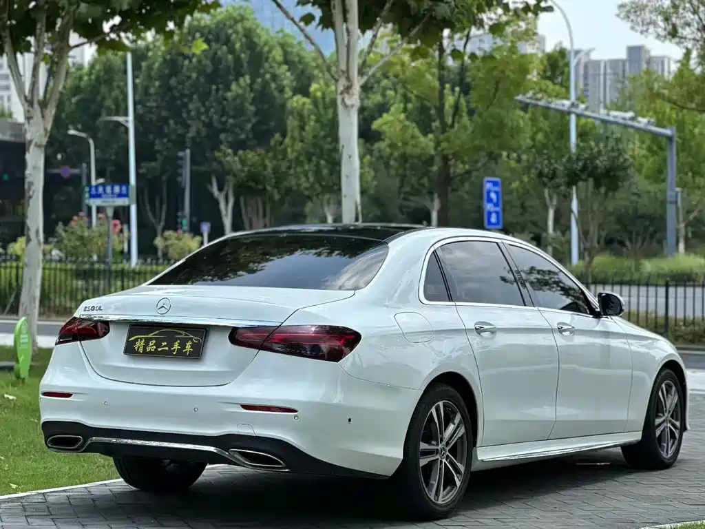 Mercedes-Benz E-Class — миниатюра 9
