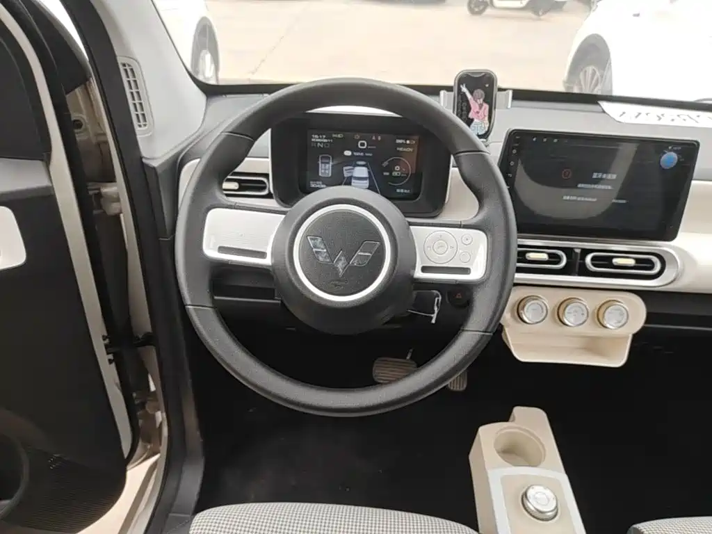 Wuling MINIEV — миниатюра 11