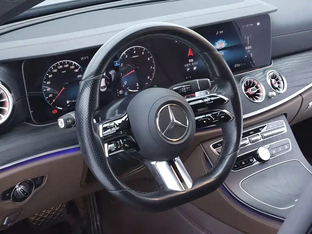 Mercedes-Benz E-Class — миниатюра 13