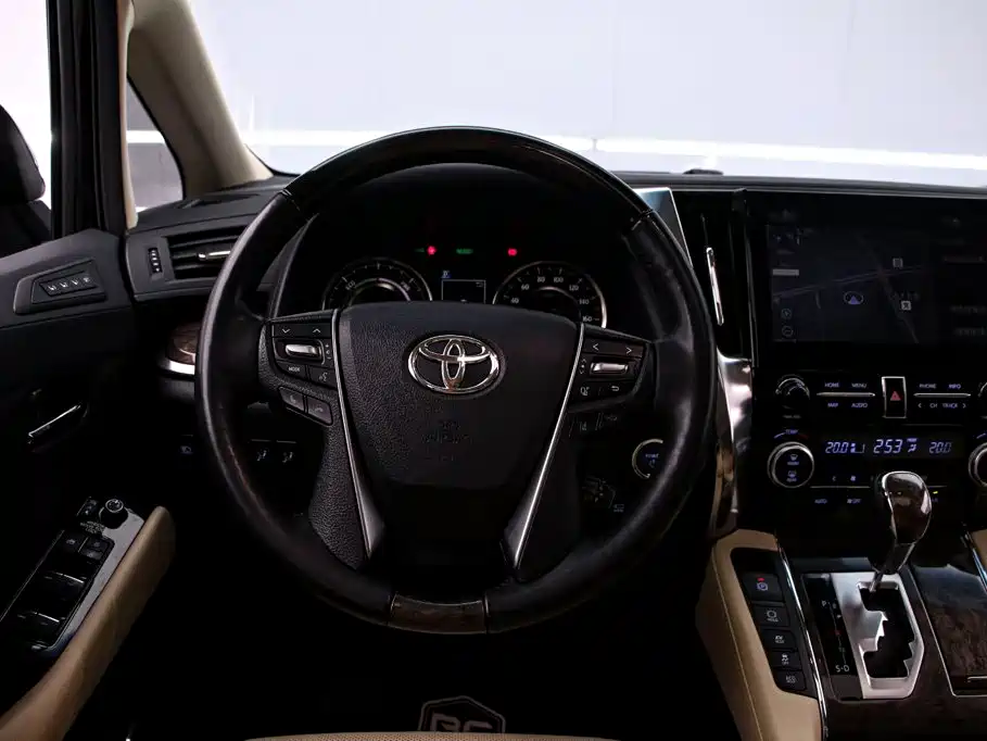 Toyota Vellfire — миниатюра 7