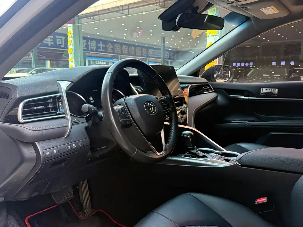 Toyota Camry — миниатюра 8