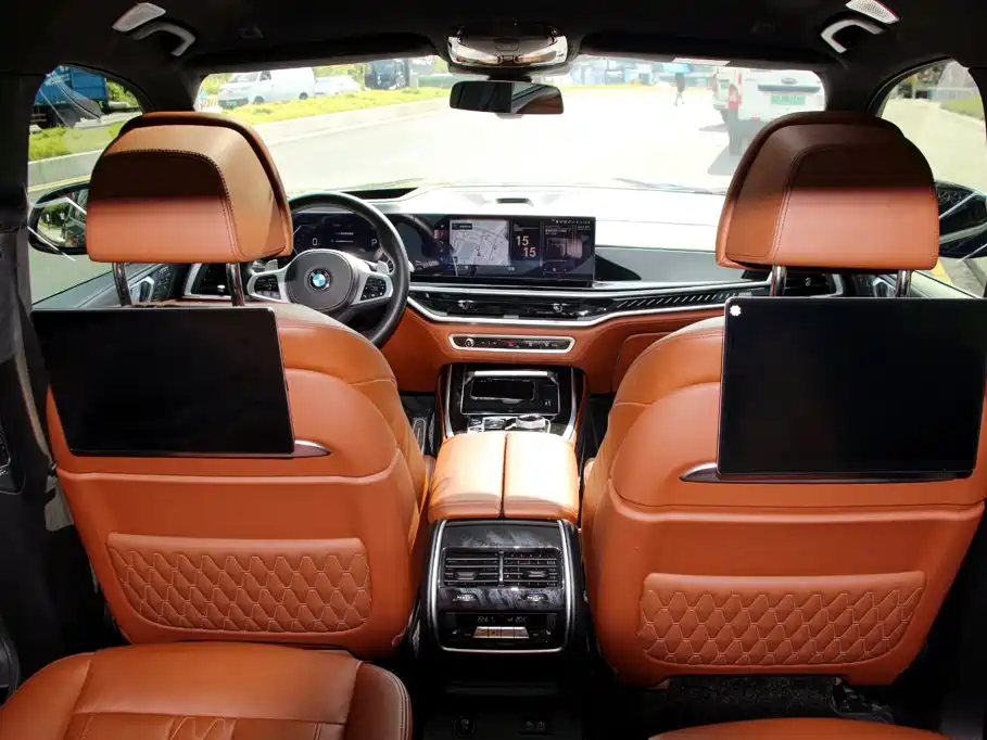 BMW X7 M60i — миниатюра 10