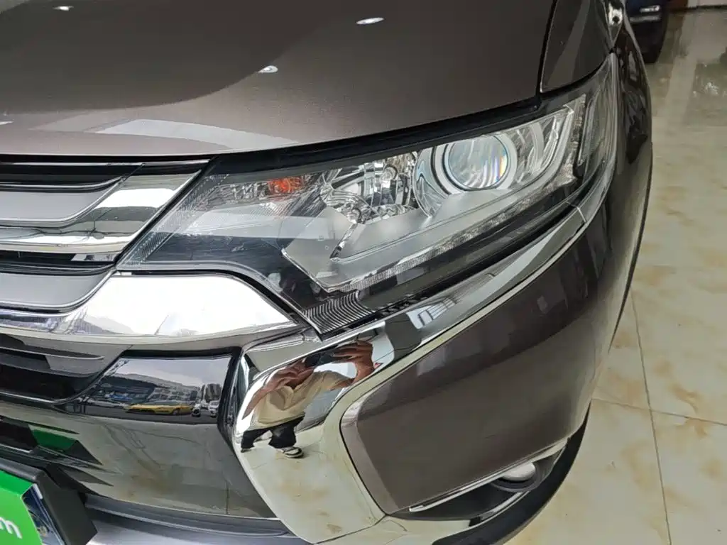 Mitsubishi Outlander — миниатюра 24