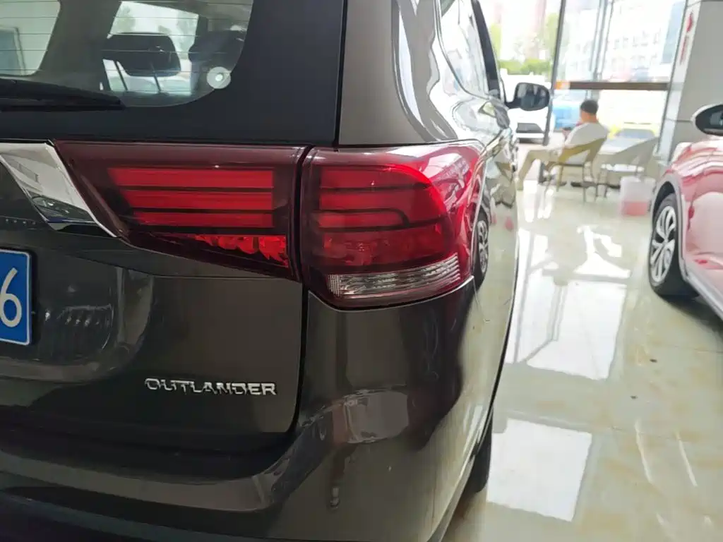 Mitsubishi Outlander — миниатюра 8