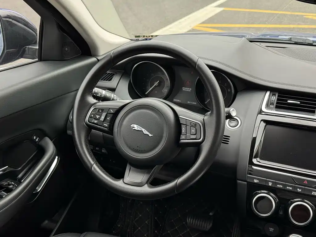 Jaguar E-PACE — миниатюра 8