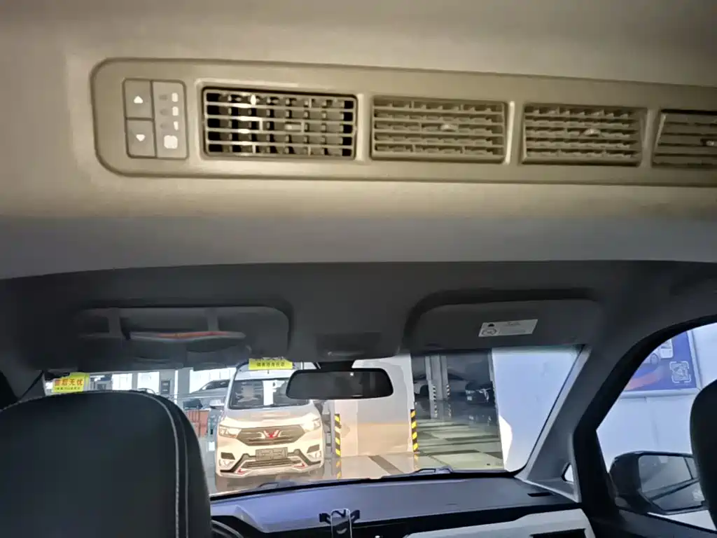 Wuling Hongguang PLUS — миниатюра 14