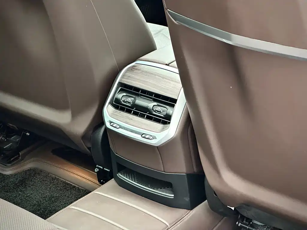 BMW 7 Series — миниатюра 19