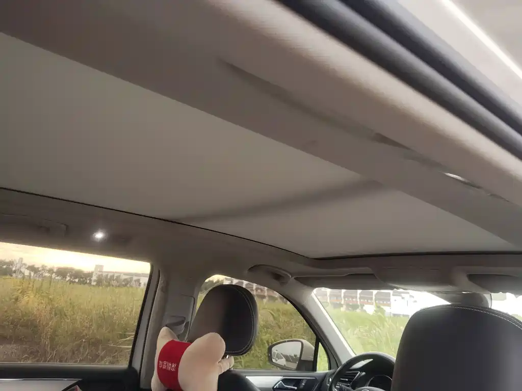Volkswagen Tiguan L PHEV — миниатюра 4