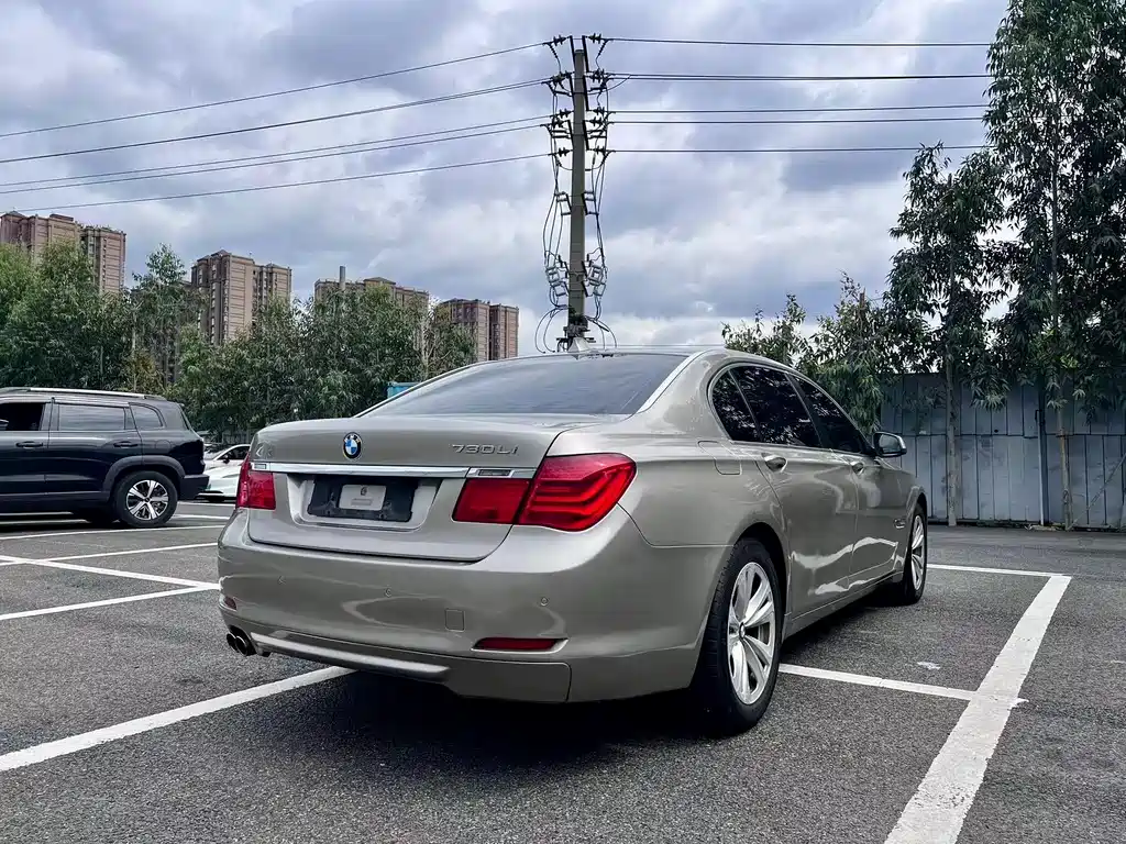 BMW 7 Series — миниатюра 4