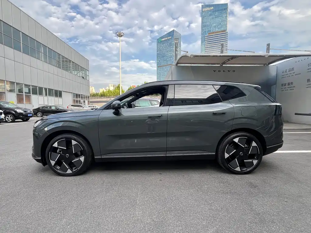 Volvo XC70 PHEV — миниатюра 2