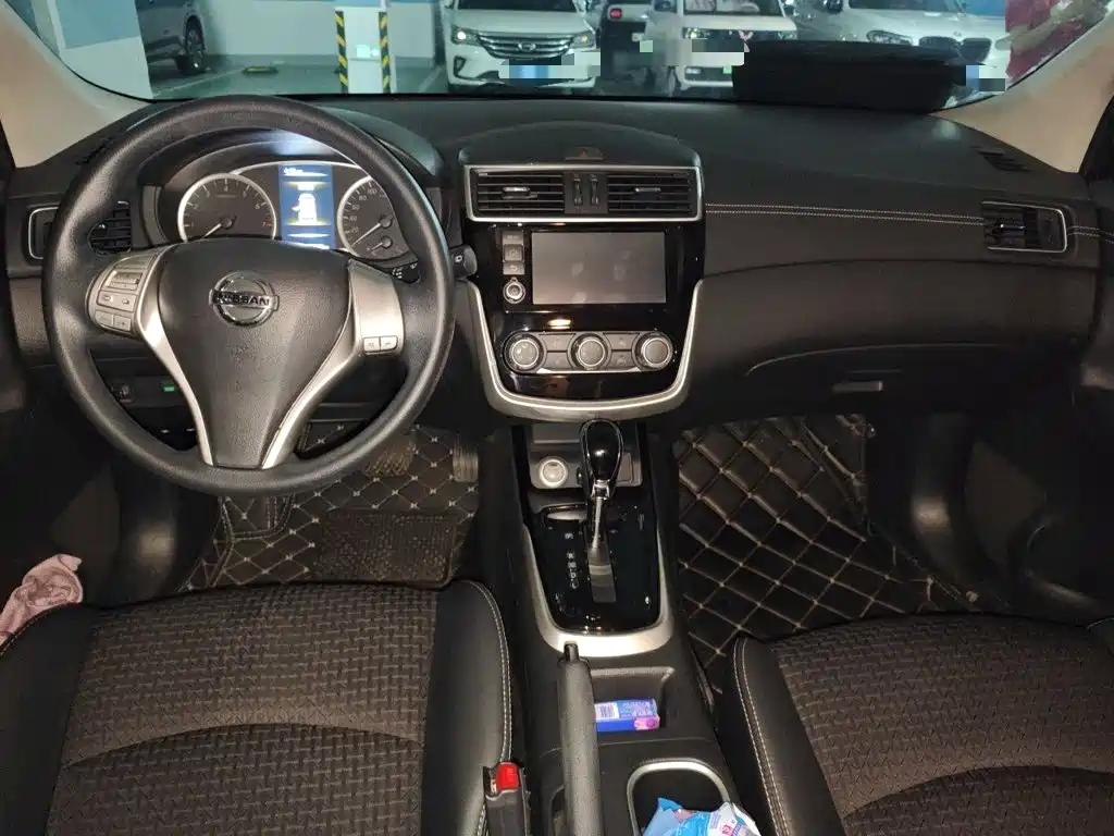 Nissan Tiida — миниатюра 13